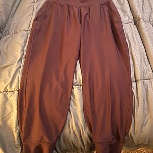 Old Navy Active High-Rise Jogger in Dark Brown